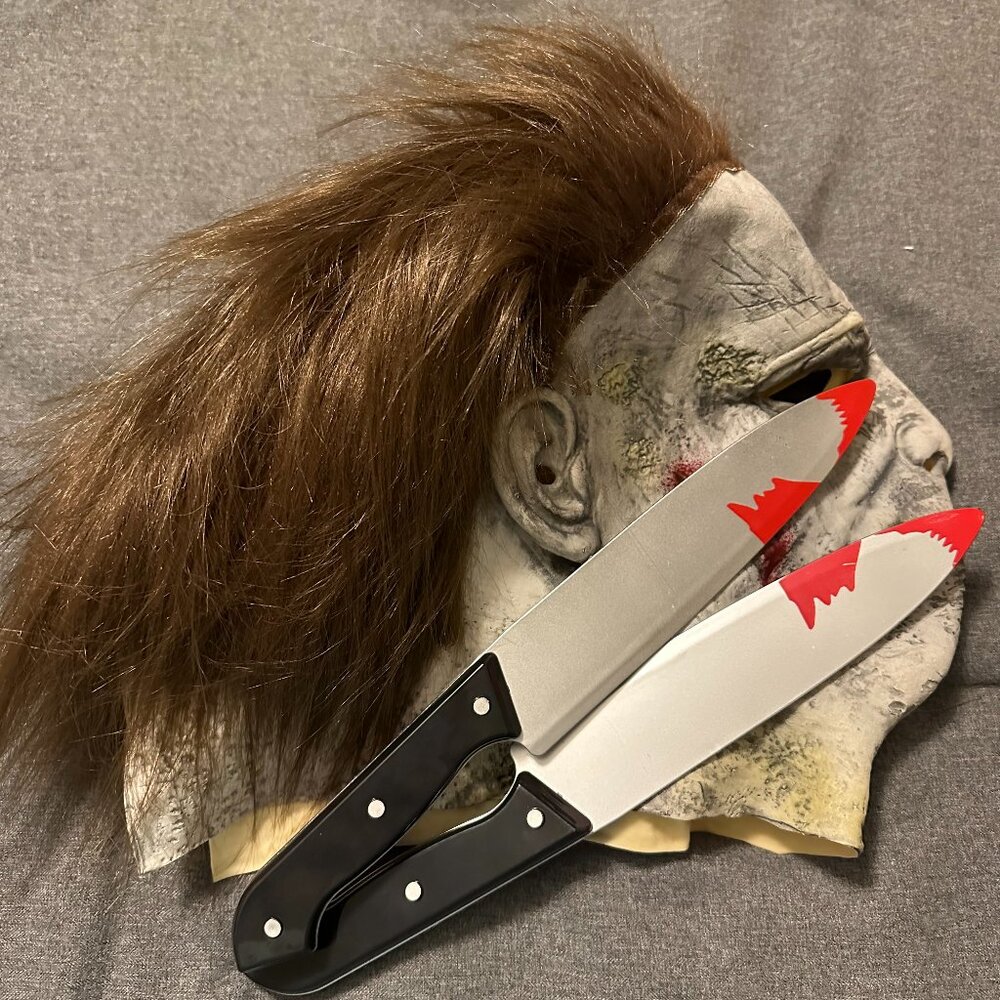 Michael Myers mask and knives - Halloween